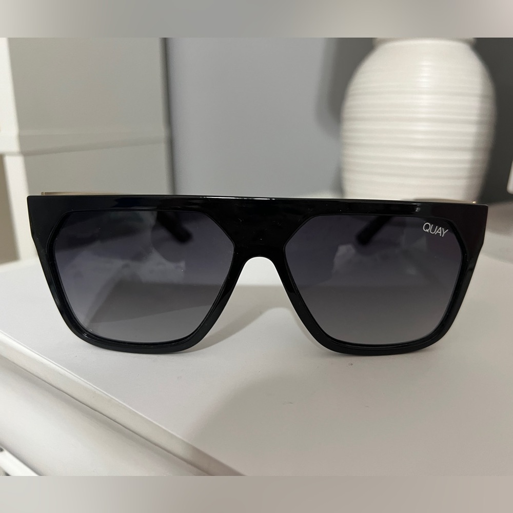 Quay Australia sunglasses in very busy
